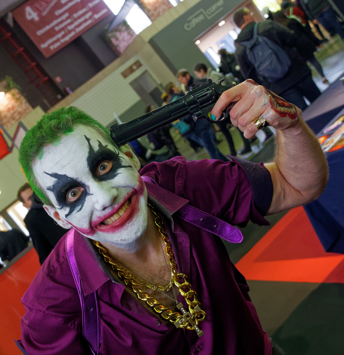 Joker Cosplay Guide: Green Hair, Purple Suit, Makeup & Character Versi ...